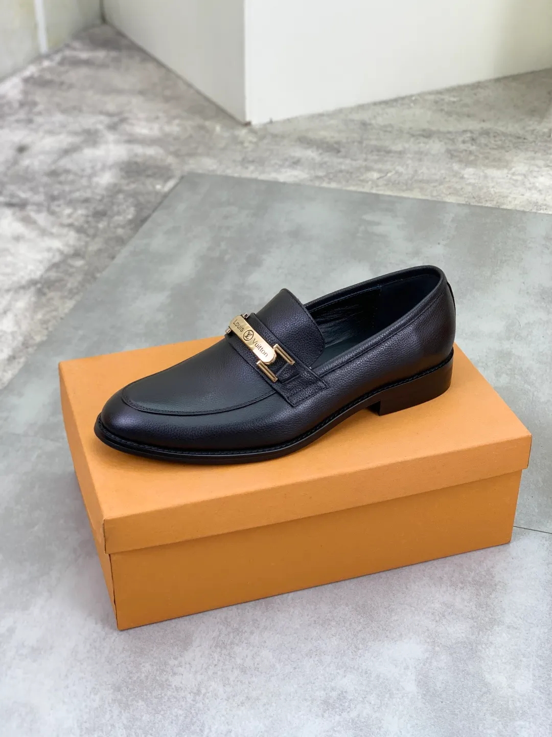 Men's Men's Shoes 💰P420 [New Style] 💰Yangli💎💎💎[Louis Vuitton] LV high-end men's formal business leather shoes, original order 1:1! Original imported calfskin, original metal buckle, imported sheepskin lining for feet, original outsole, men's shoe size: 39-45 (38.46 customized) black optional